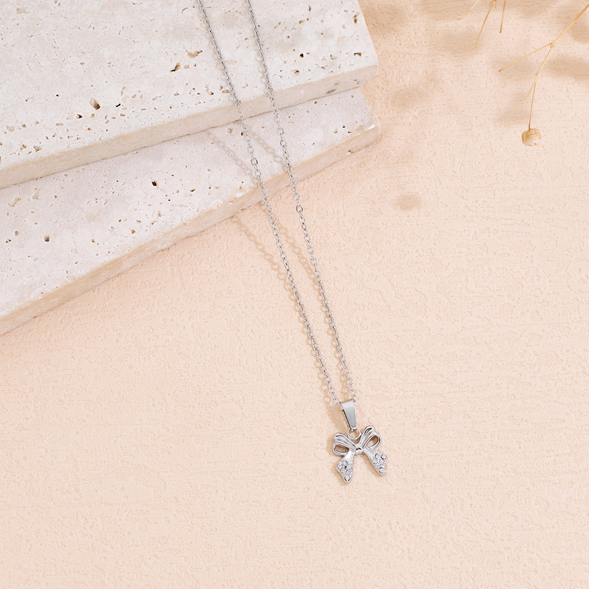Colar Laço — Delicadeza em Zircónia Cristal