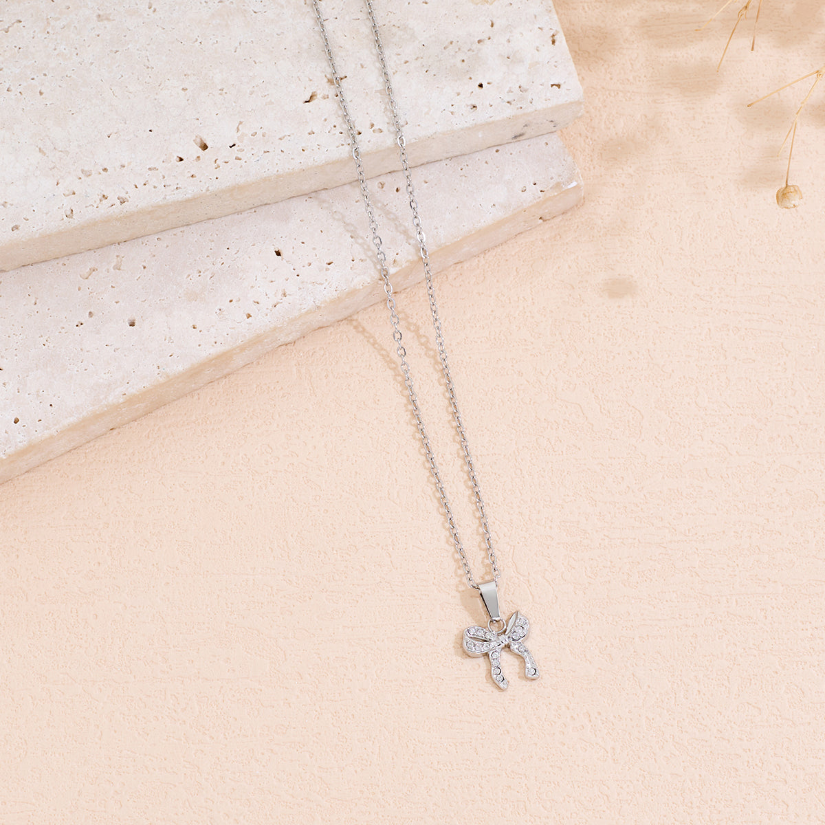 Colar Laço — Delicadeza em Zircónia Cristal